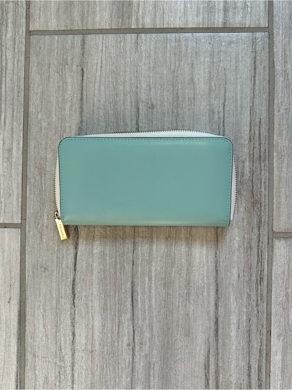 kate spade two-tone mint green and white zip-around wallet with gold logo - Picture 2 of 4